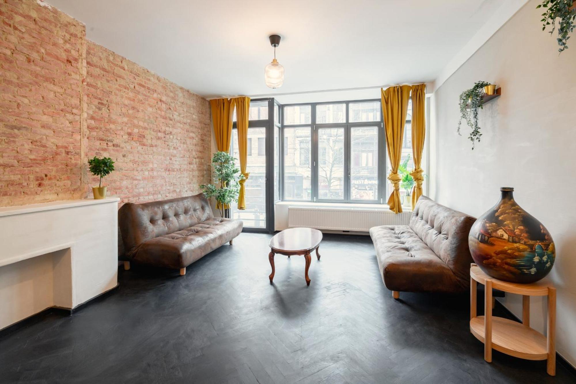 Charming And Spacious In The Heart Of Apartment *