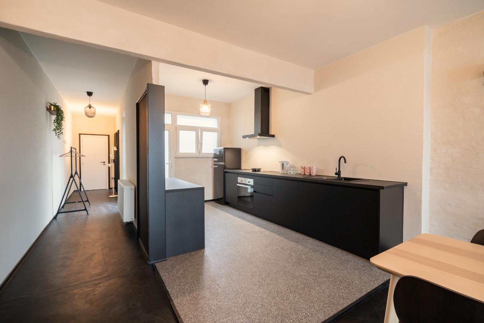 Charming And Spacious In The Heart Of Apartment *