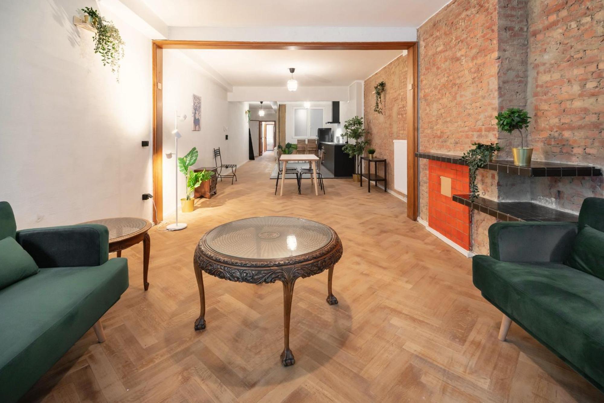 Apartment Charming And Spacious In The Heart Of