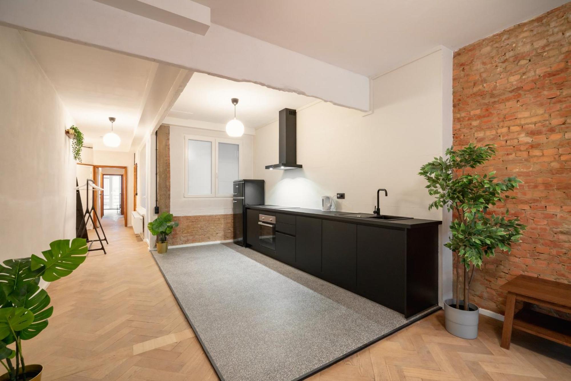 Charming And Spacious In The Heart Of Apartment